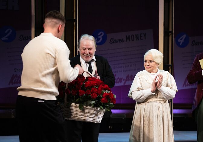 Без шайбы и в тишине. Хоккеисты "Авангарда" пришли посмотреть на игру Омской драмы Без шайбы и в тишине. Хоккеисты "Авангарда" пришли посмотреть на игру Омской драмы