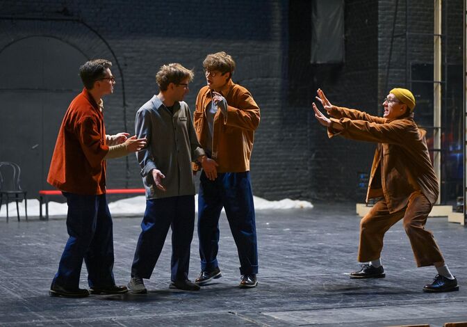 Самый лучший мальчик. Зачем Омской драме четыре актёра на одну роль Самый лучший мальчик. Зачем Омской драме четыре актёра на одну роль