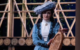 Фестиваль "Его величество Театр" завершился спектаклем по вековой пьесе Фестиваль "Его величество Театр" завершился спектаклем по вековой пьесе