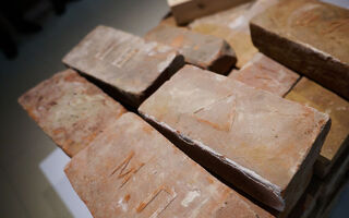 "Не больше двух кирпичей в одни руки". Омичей зовут за "сувенирами" на реставрацию особняка "Не больше двух кирпичей в одни руки". Омичей зовут за "сувенирами" на реставрацию особняка