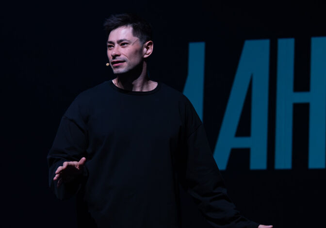 Живопись без кистей: омский ЧАТ показал, как театр может говорить об искусстве Живопись без кистей: омский ЧАТ показал, как театр может говорить об искусстве