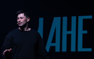 Живопись без кистей: омский ЧАТ показал, как театр может говорить об искусстве Живопись без кистей: омский ЧАТ показал, как театр может говорить об искусстве