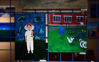 "Я узнаю это место" и "Что здесь происходит?" Разбираем эстетику бытования и сибирский сюр в работах Дениса Русакова "Я узнаю это место" и "Что здесь происходит?" Разбираем эстетику бытования и сибирский сюр в работах Дениса Русакова