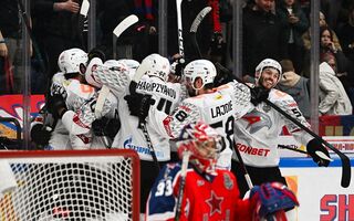 Шайба Окулова в овертайме принесла "Авангарду" третью победу в серии с ЦСКА Шайба Окулова в овертайме принесла "Авангарду" третью победу в серии с ЦСКА