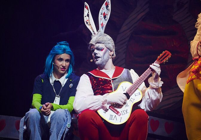 Отпустить контроль и сходить на свидание с Белым Кроликом. Что получит зритель по дороге в страну чудес Отпустить контроль и сходить на свидание с Белым Кроликом. Что получит зритель по дороге в страну чудес