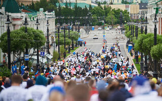 Участники Весеннего полумарафона побегут в футболках, символизирующих динамику и силу Участники Весеннего полумарафона побегут в футболках, символизирующих динамику и силу