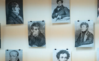 Увидели старые афиши и рассказали о любимых книгах. "Библионочь" объединила омичей субботним вечером Увидели старые афиши и рассказали о любимых книгах. "Библионочь" объединила омичей субботним вечером