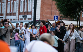 Закупиться книжками, станцевать на вечёрке, прогуляться по Любинскому: что нужно успеть за выходные в Омске Закупиться книжками, станцевать на вечёрке, прогуляться по Любинскому: что нужно успеть за выходные в Омске