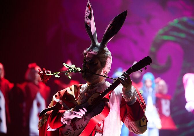 Найти общий язык с новой Красной Королевой. Артист Омского музтеатра улетает в Калининград Найти общий язык с новой Красной Королевой. Артист Омского музтеатра улетает в Калининград