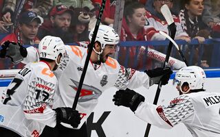 "Авангард" добился убедительной победы в стартовом матче 1/2 финала "Авангард" добился убедительной победы в стартовом матче 1/2 финала