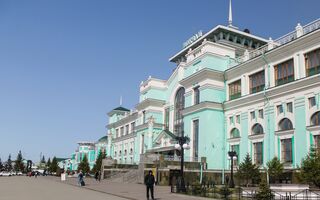 Привокзальная площадь в Омске стала холстом для тёплых эмоций Привокзальная площадь в Омске стала холстом для тёплых эмоций