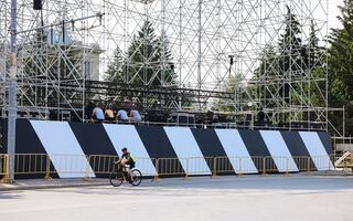 В центре Омска ко Дню молодёжи появится большая кинохлопушка В центре Омска ко Дню молодёжи появится большая кинохлопушка
