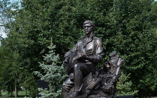 Бронзовый "поющий нерв эпохи" в сердце Омска. Как прошло открытие памятника Владимиру Высоцкому Бронзовый "поющий нерв эпохи" в сердце Омска. Как прошло открытие памятника Владимиру Высоцкому