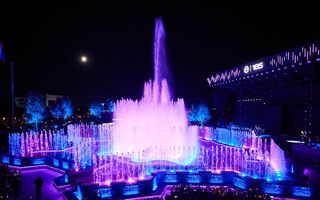 Вода, гранит, зелень: в Омской крепости открыли светомузыкальный фонтан и обновлённую набережную Вода, гранит, зелень: в Омской крепости открыли светомузыкальный фонтан и обновлённую набережную